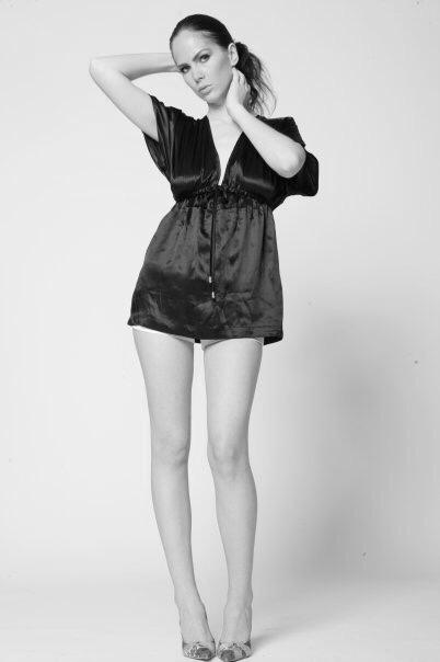 Female model photo shoot of Carly Heineken