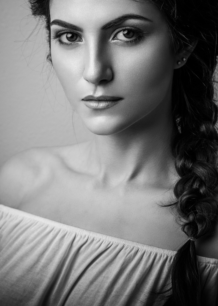 Female model photo shoot of Reznichenko Anastasia