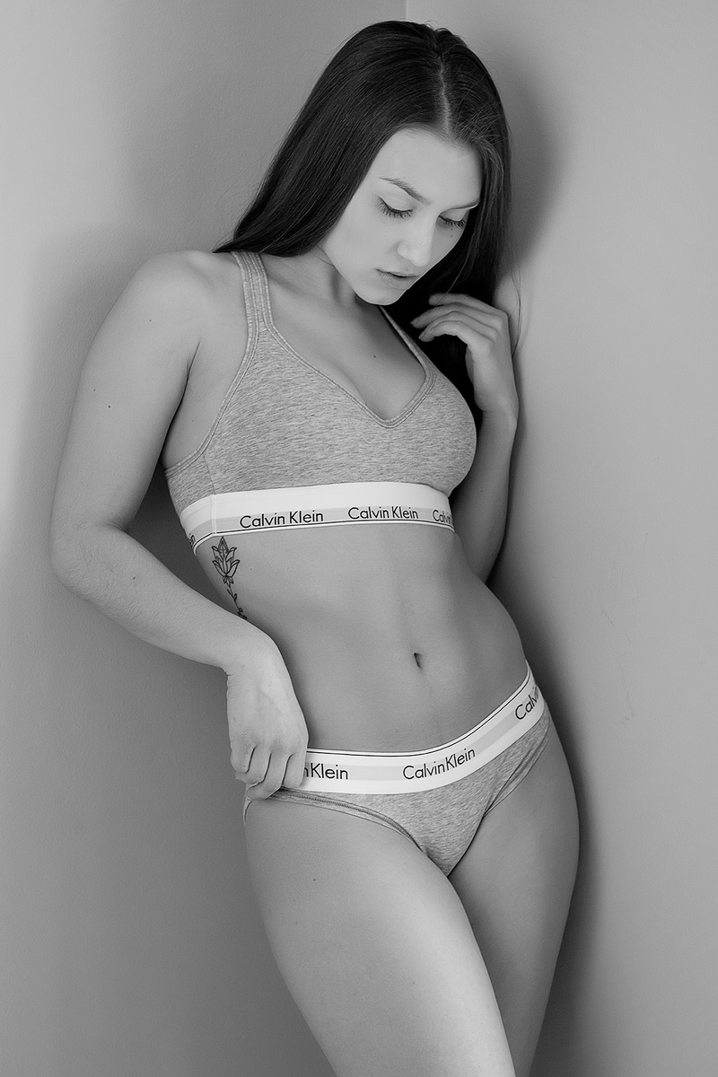 Female model photo shoot of Christinaizzo