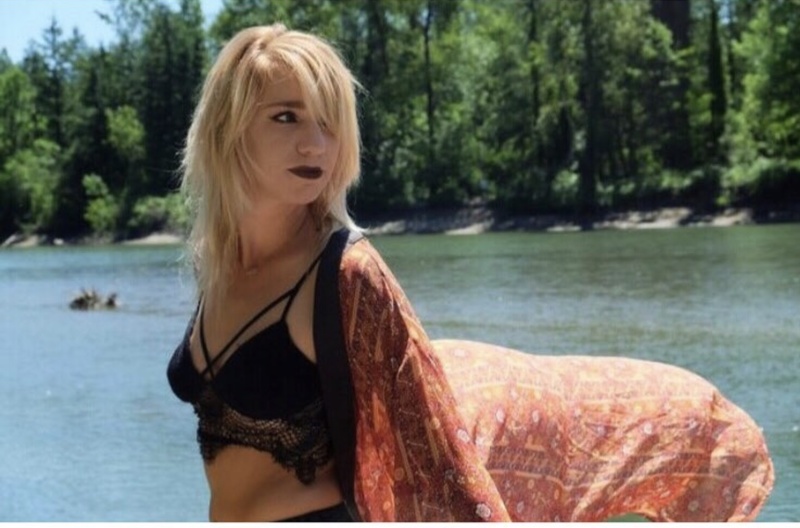 Female model photo shoot of Zoe Ross  in Portland, Oregon