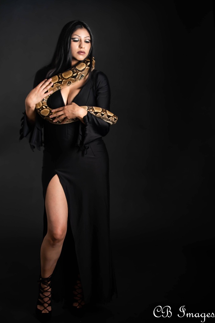 Female model photo shoot of Valeria E Gonzalez