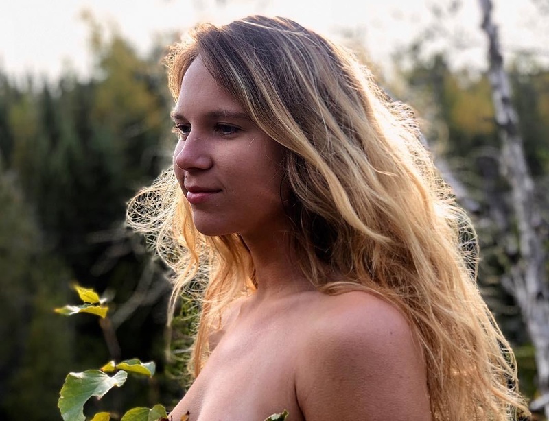 Female model photo shoot of Your Island Beauty