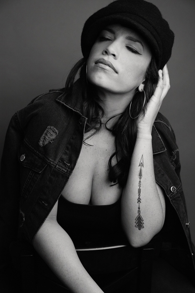 Female model photo shoot of Caitlin Crow