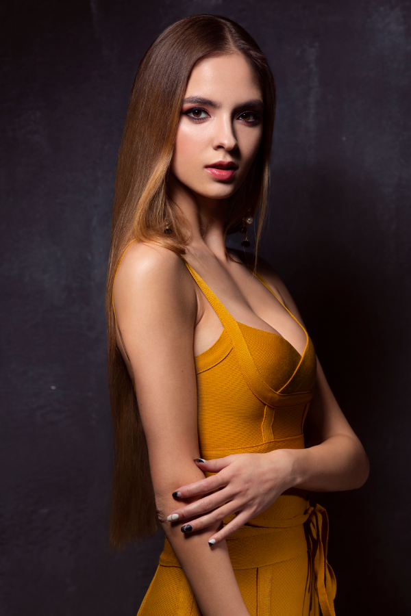 Female model photo shoot of Iryna Vynogradova