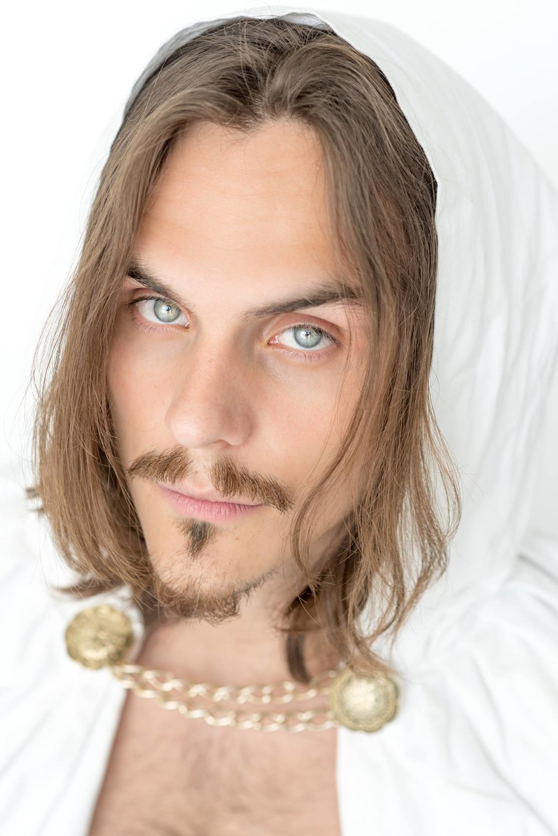 Male model photo shoot of Alexander Horist