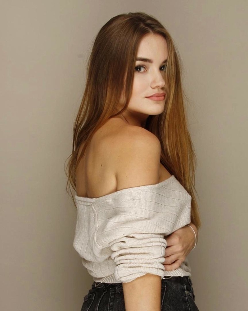 Female model photo shoot of Mary_lann