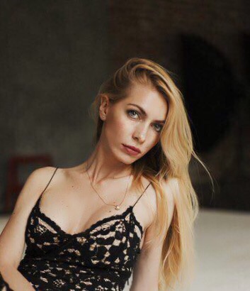 Female model photo shoot of Olga Zybina
