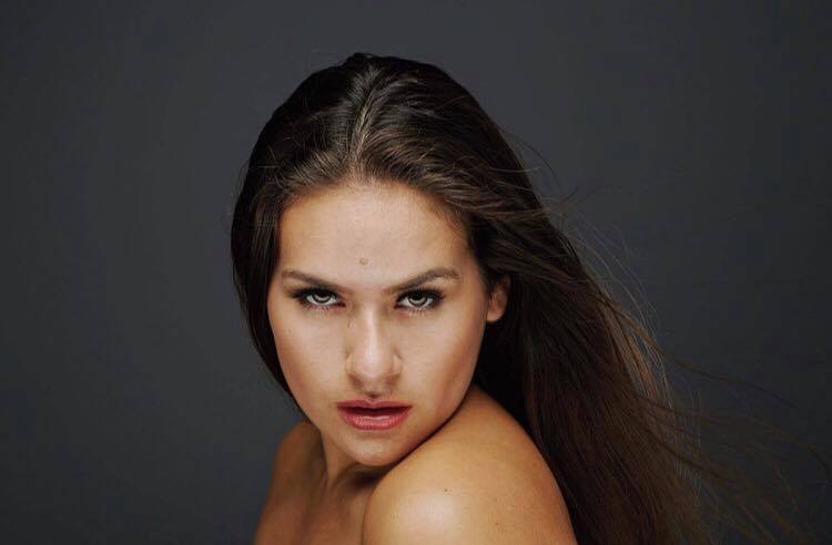 Female model photo shoot of IzabellaAparicio