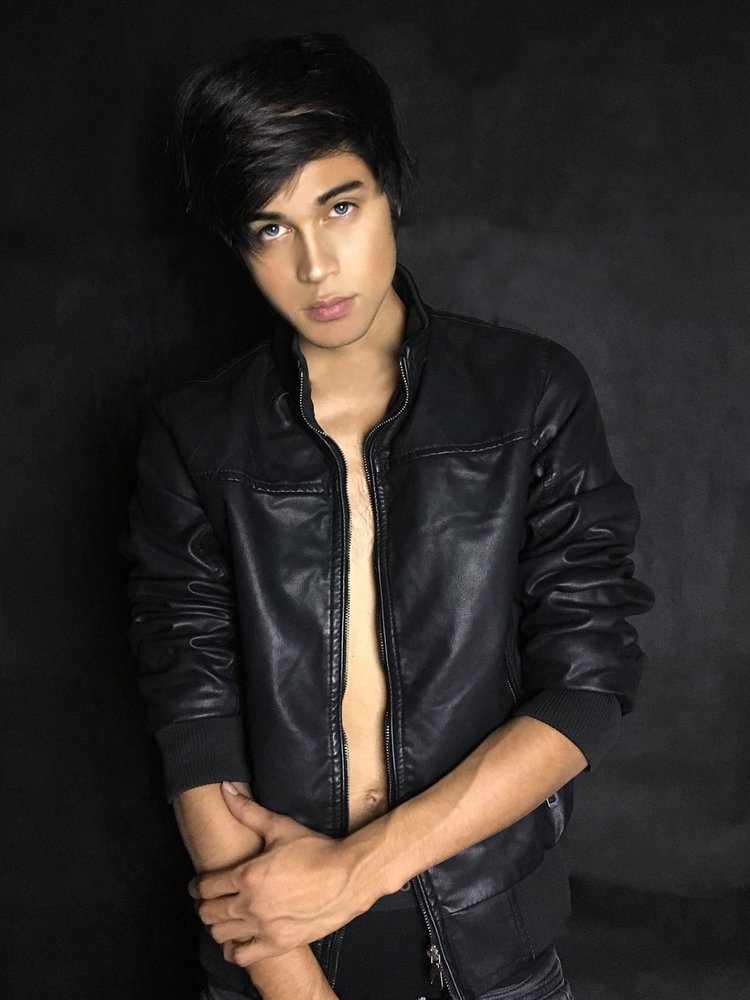 Male model photo shoot of Alejandro Orellana in Carson City