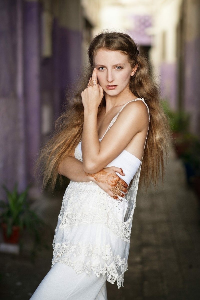 Female model photo shoot of Maja Zunova