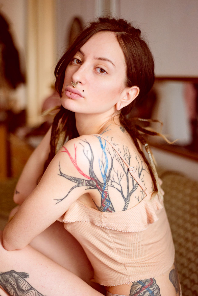Female model photo shoot of Virginia Clemm