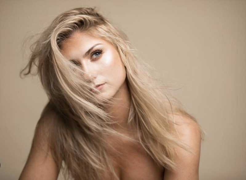 Female model photo shoot of Alexa Toppin