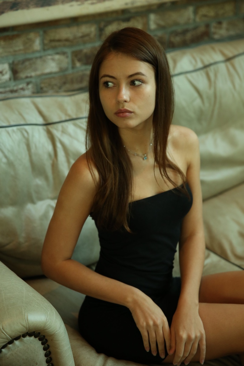 Female model photo shoot of Viktoriia Aliko