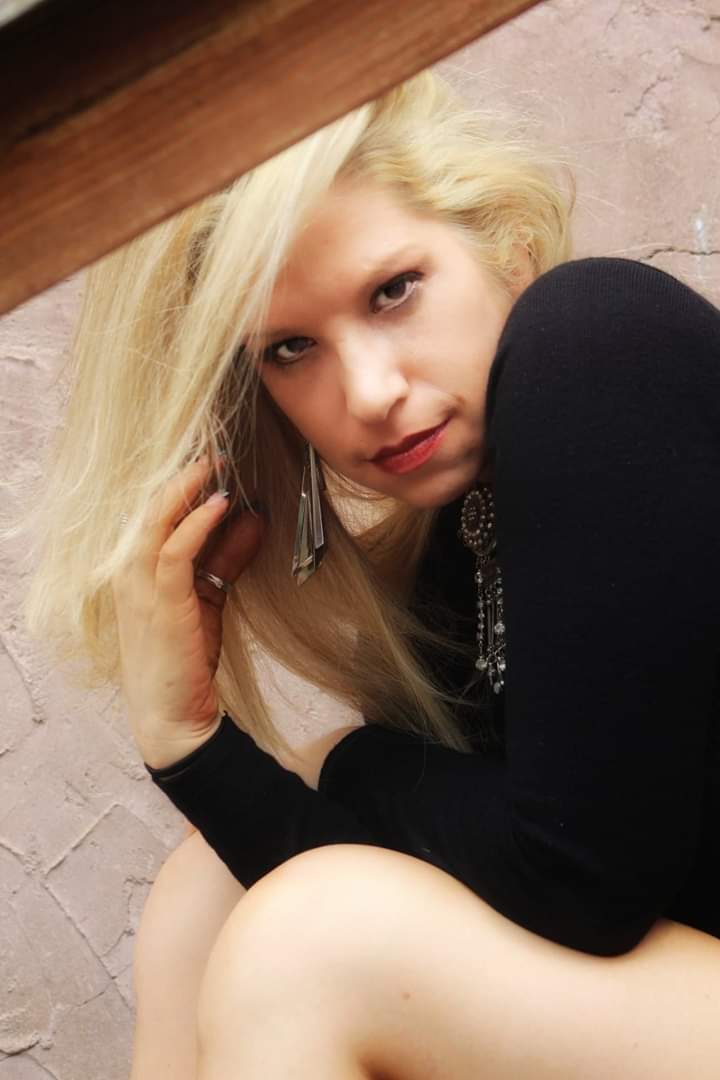 Female model photo shoot of Jen828