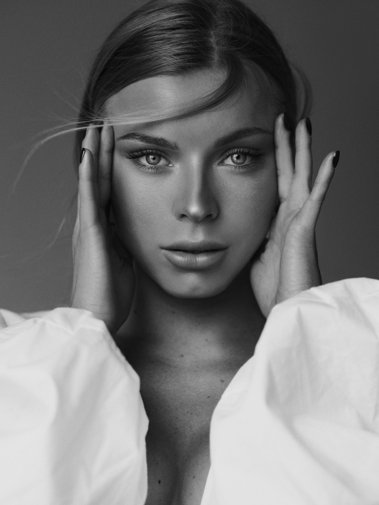 Female model photo shoot of Elena Dmitrieva
