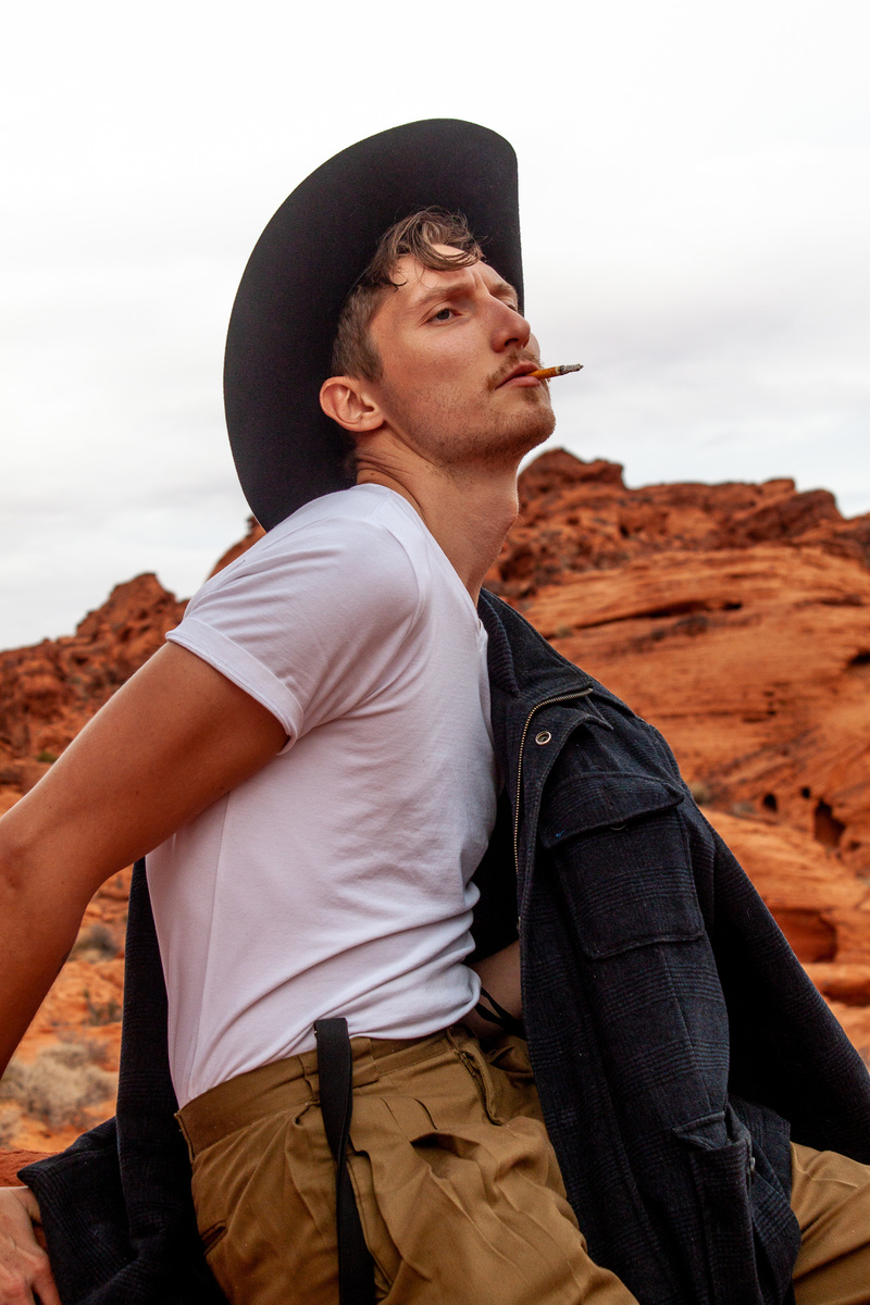 Male model photo shoot of Victor Kolyszko in Valley of Fire