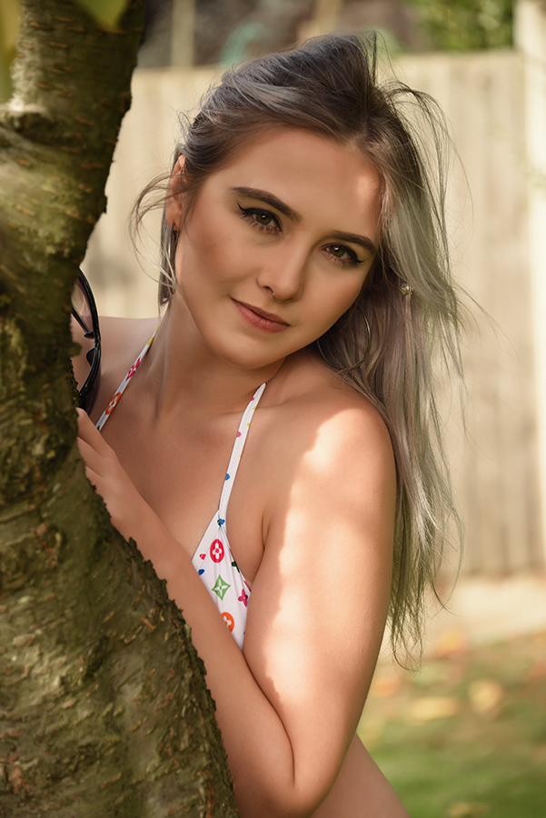 Female model photo shoot of ejgenovesem by WoodPhoto