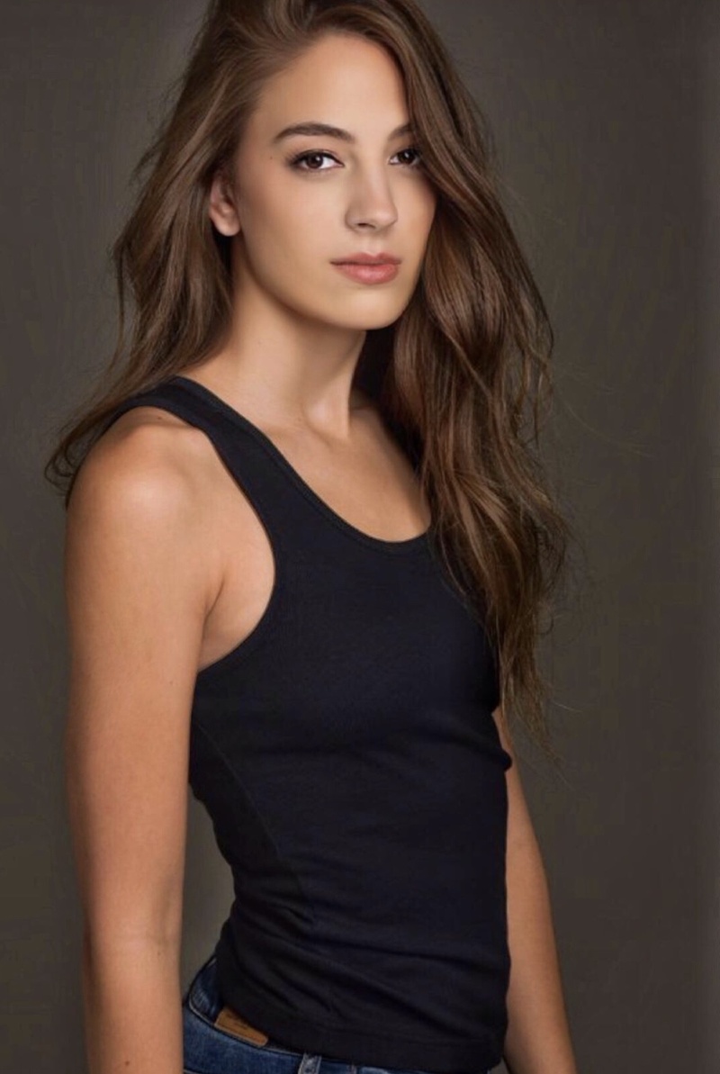 Female model photo shoot of Izabel Gray