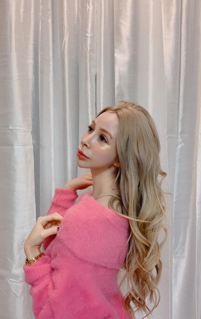 Female model photo shoot of dollygask