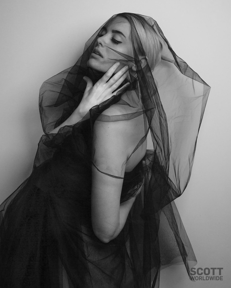 Female model photo shoot of Lexi Carter by Scott Worldwide