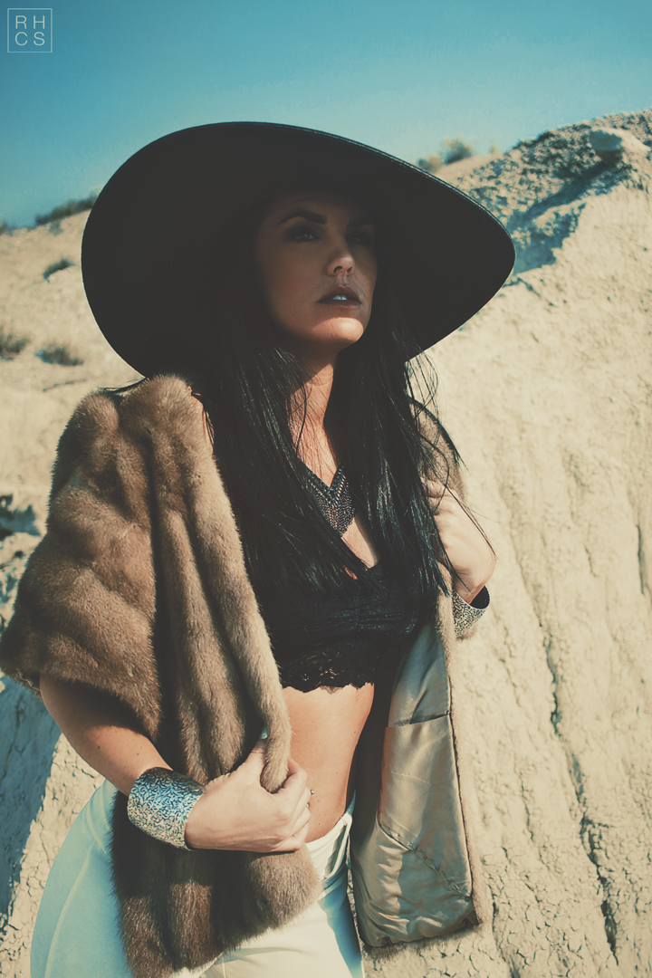 Female model photo shoot of Laramie Noyce