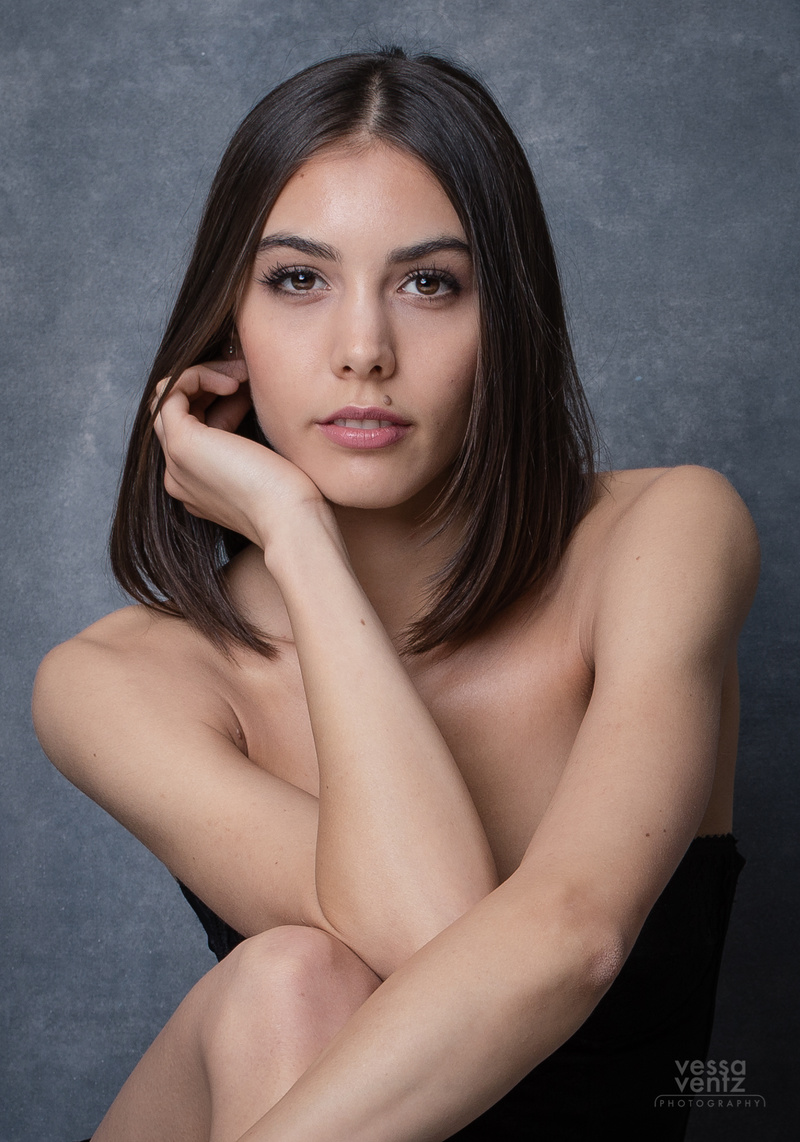 Female model photo shoot of vessiev