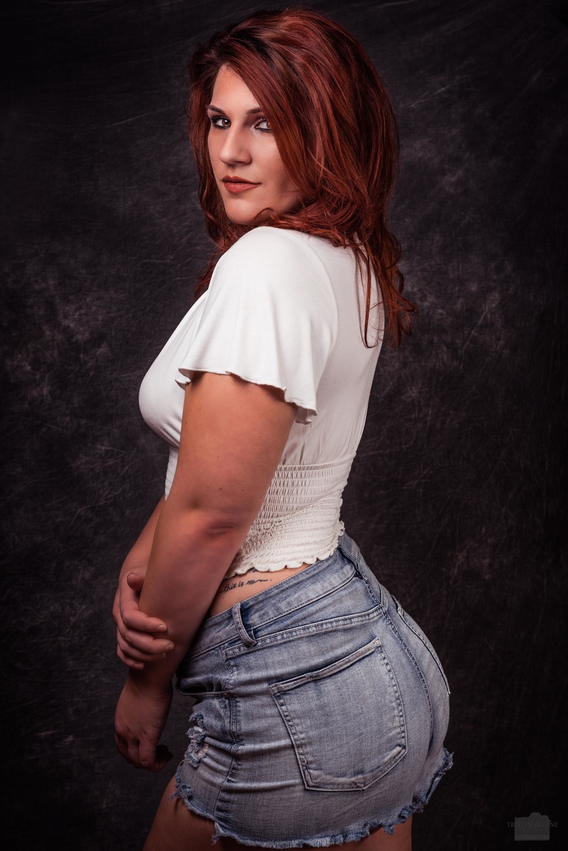 Female model photo shoot of Brooke-Lynn