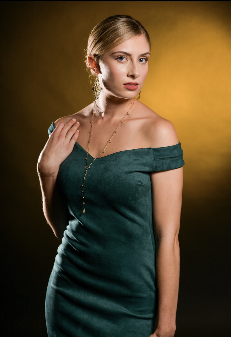 Female model photo shoot of Marlaina Mitusina