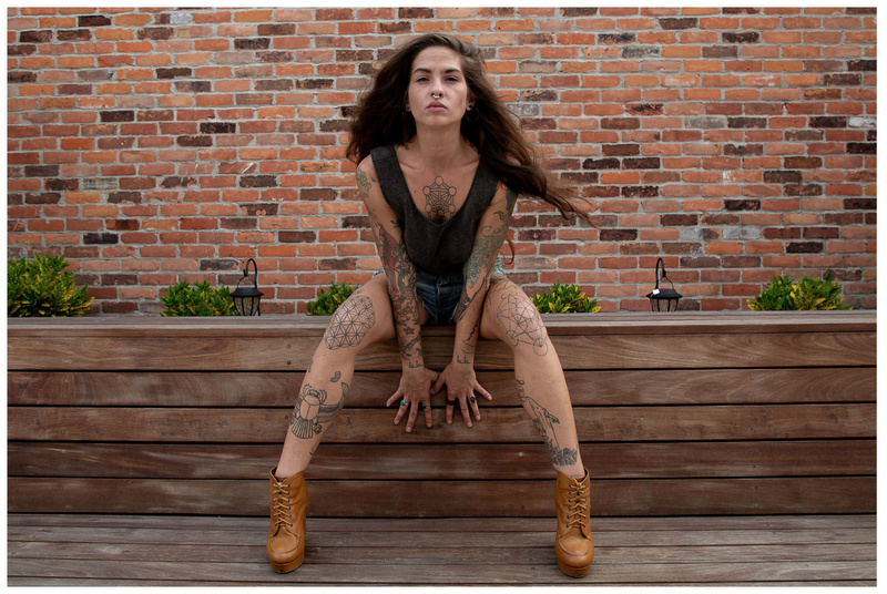 Female model photo shoot of Nikki Knux
