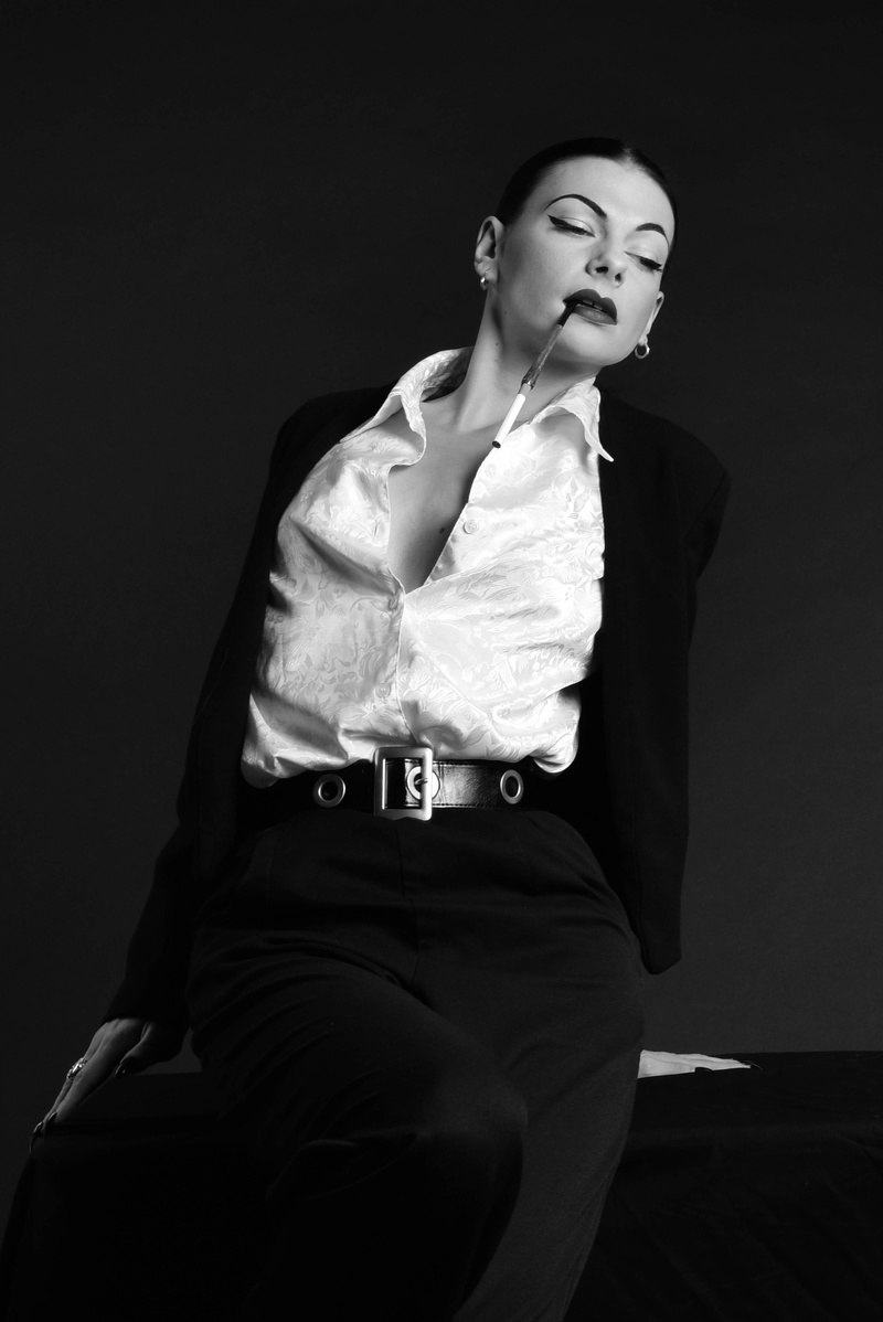 Female model photo shoot of JulieVonTrash in Paris