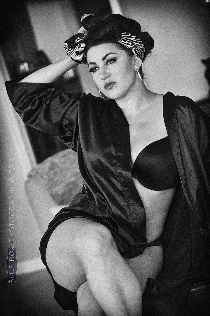 Female model photo shoot of Vivi Noir
