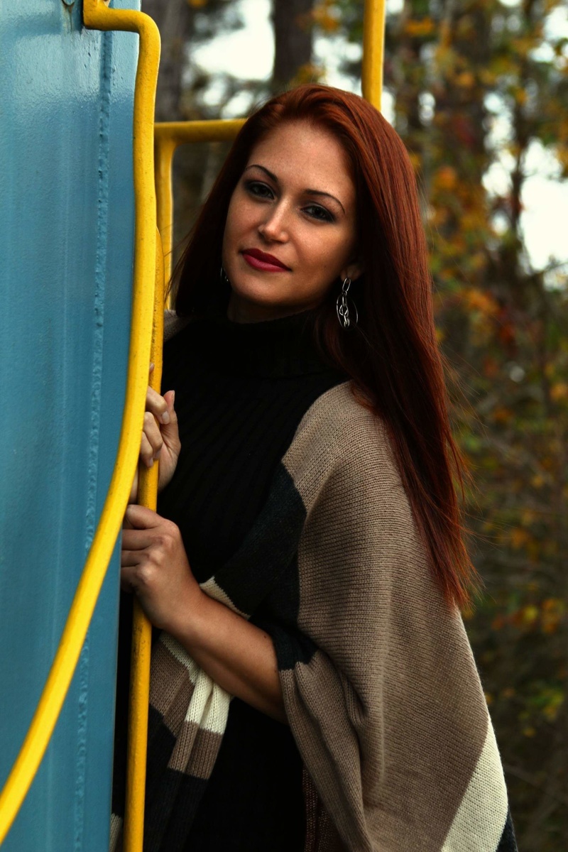 Female model photo shoot of Mandy Mcg