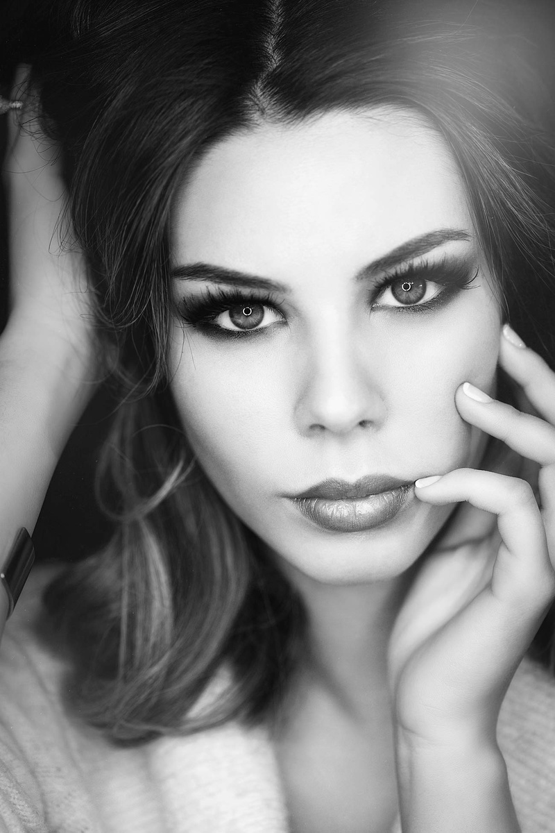 Female model photo shoot of Lana_Lazareva