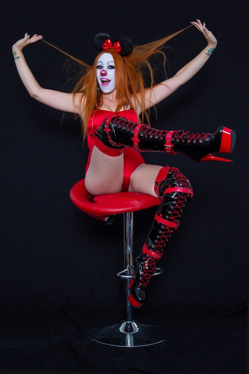 Female model photo shoot of Kitzi Klown by Luke Arnold Photography