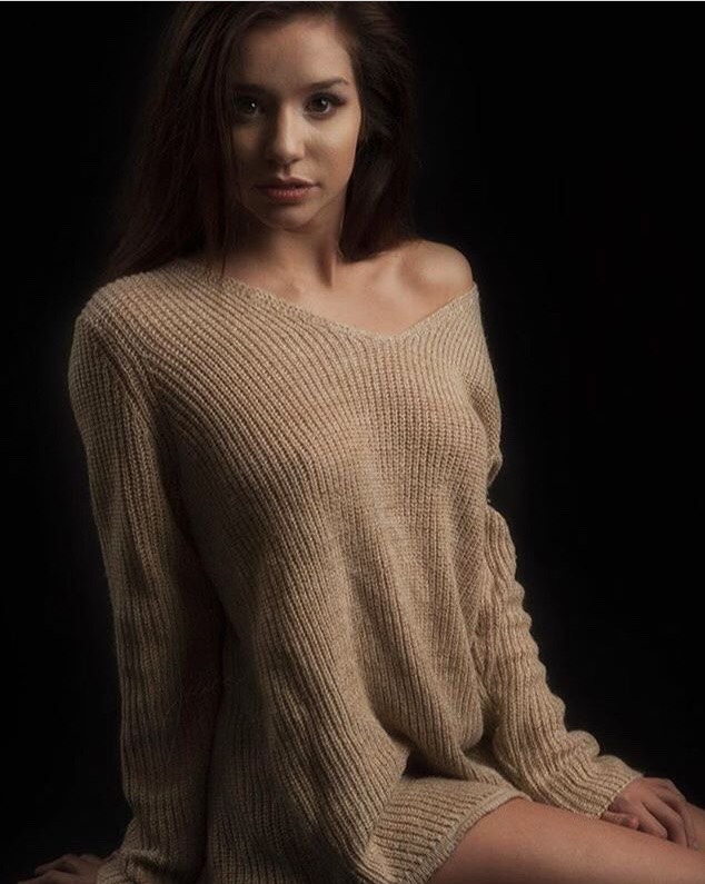 Female model photo shoot of BlakelyTaylor