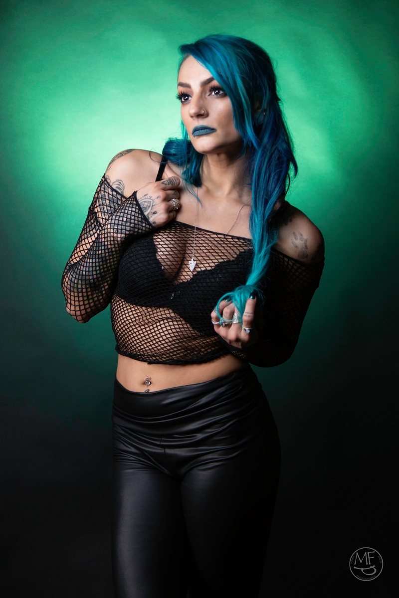 Female model photo shoot of Raven Jade King