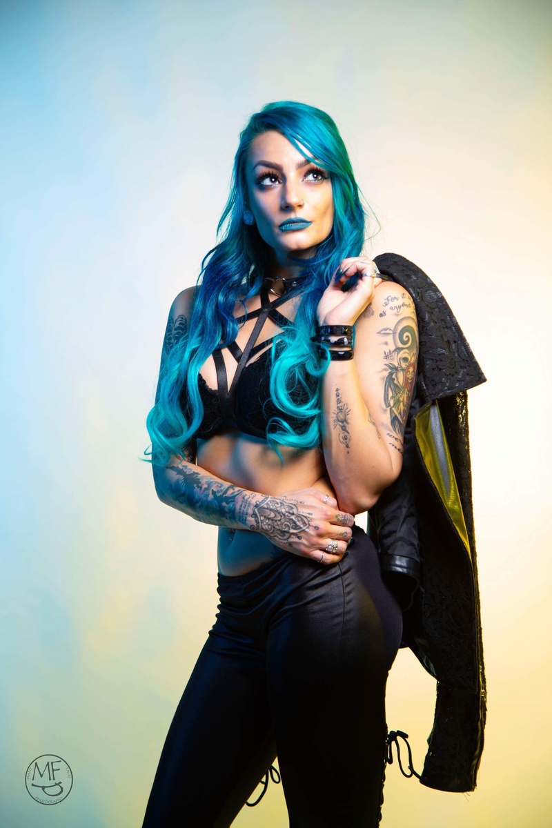 Female model photo shoot of Raven Jade King