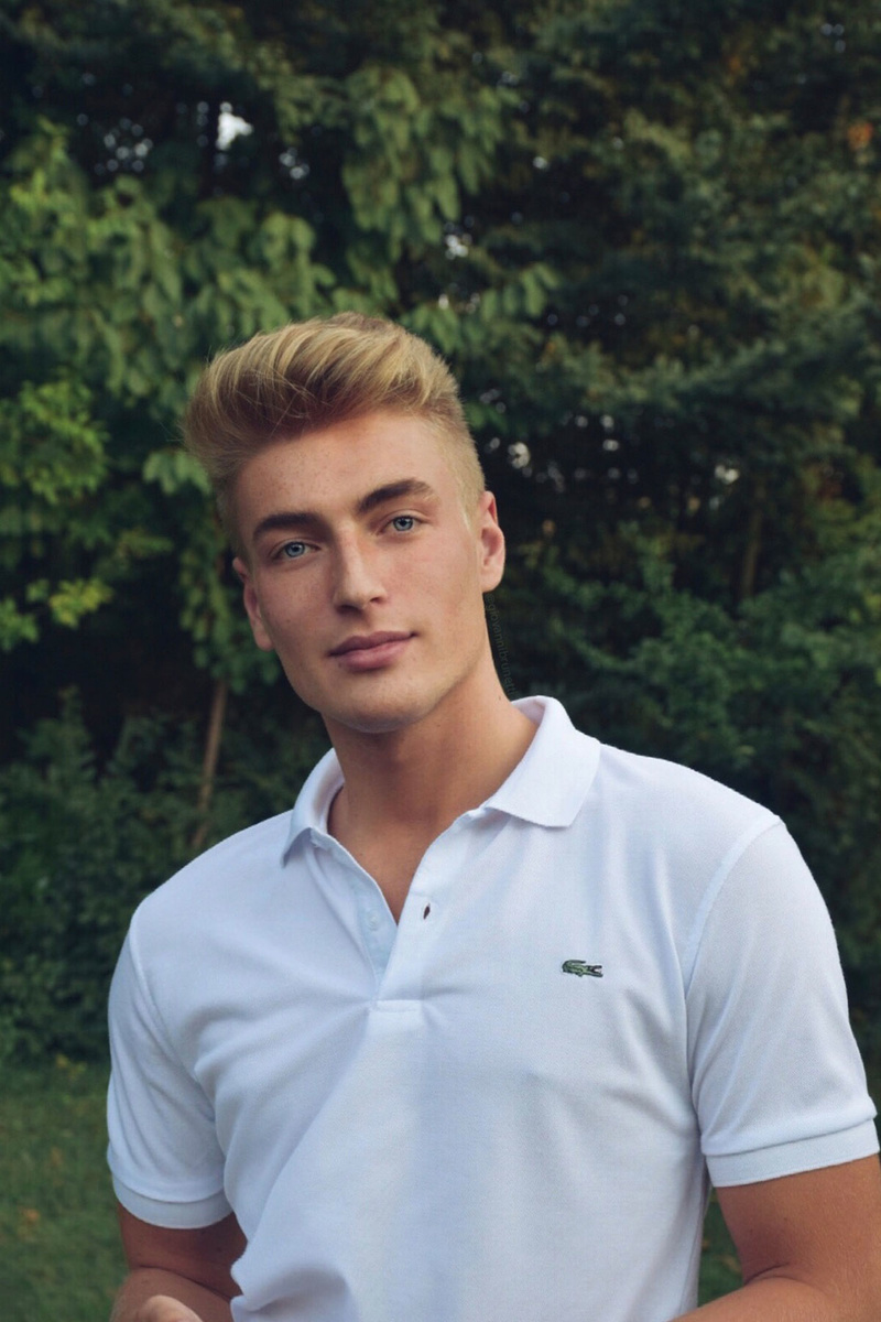 Male model photo shoot of Giovanny