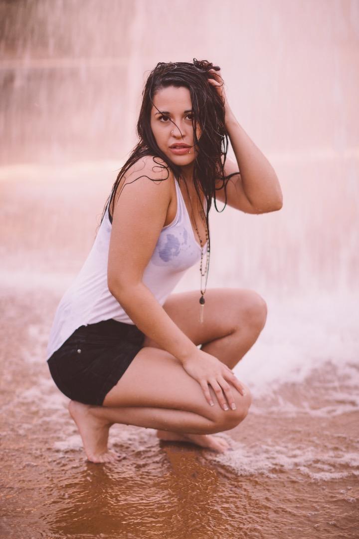 Female model photo shoot of Maygungibson2018