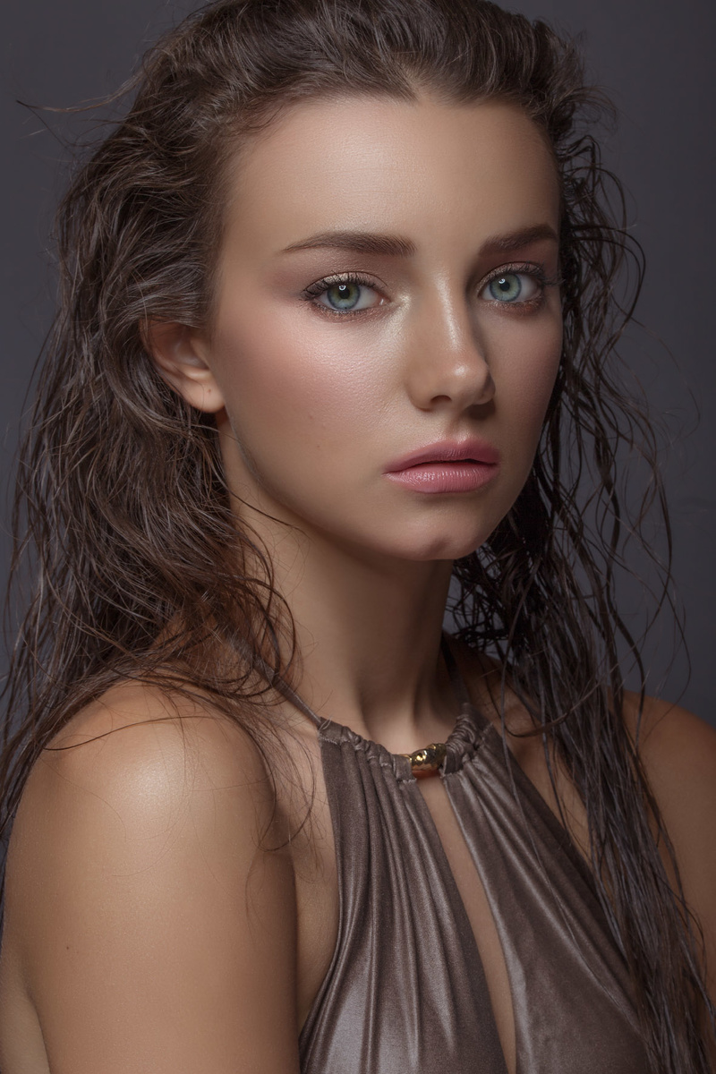 Female model photo shoot of eglejok