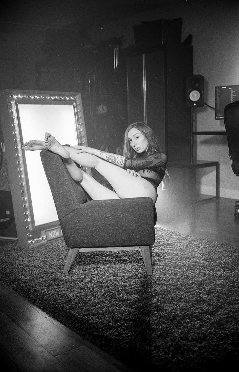 Female model photo shoot of Harper Madi by schreeralexander
