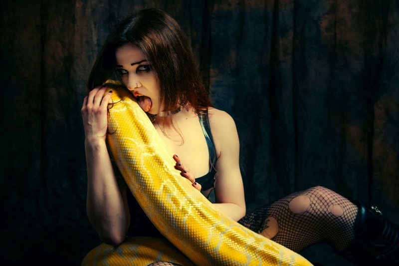 Female model photo shoot of Vanja Obscure