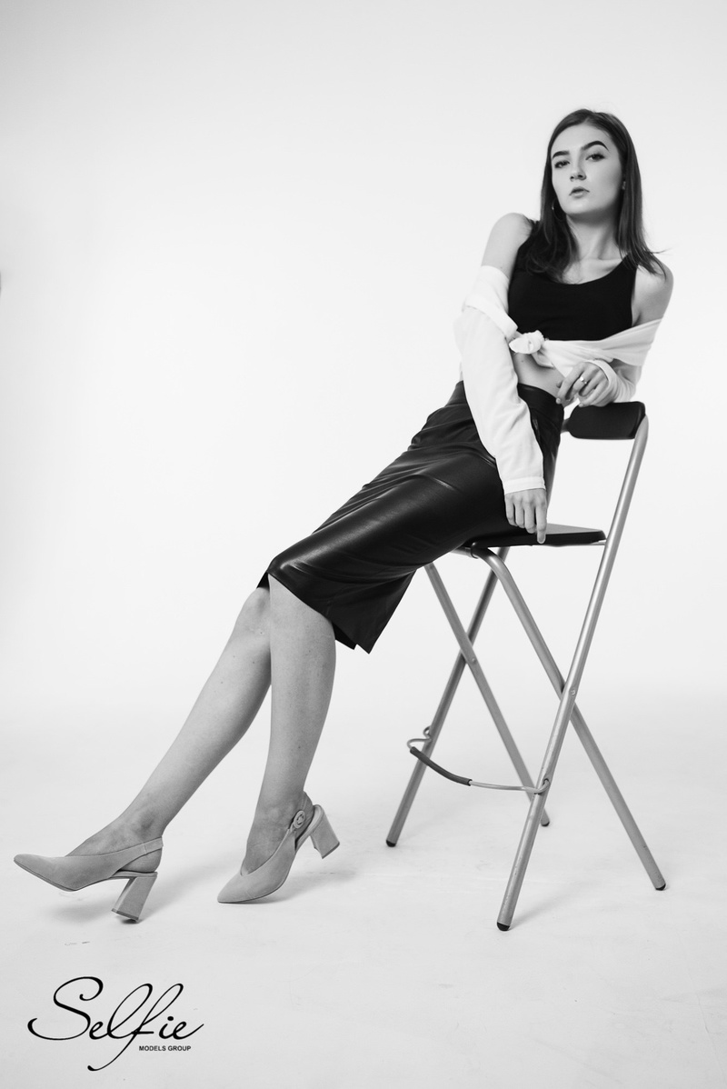Female model photo shoot of Anastasiia Kucher