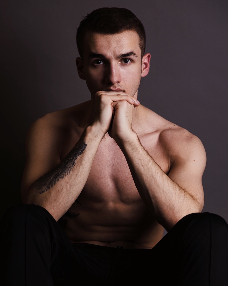 Male model photo shoot of Ashtxn