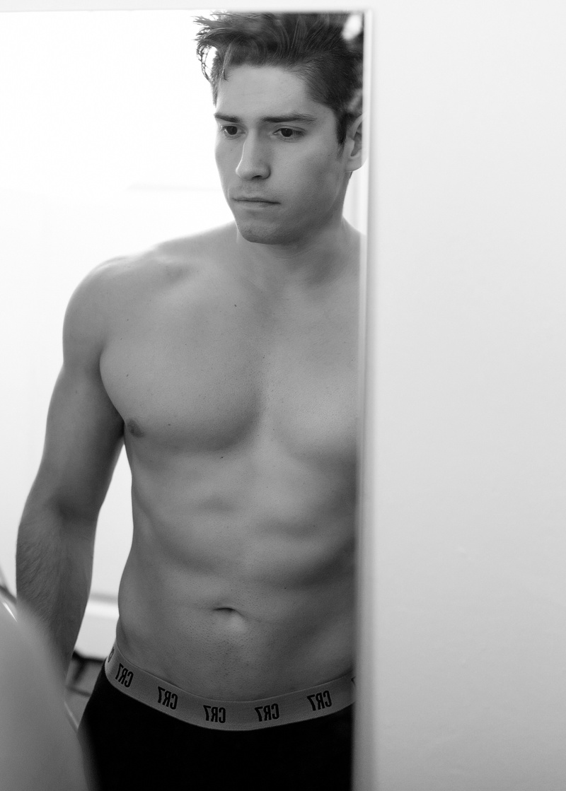Male model photo shoot of Alejandro Barragan
