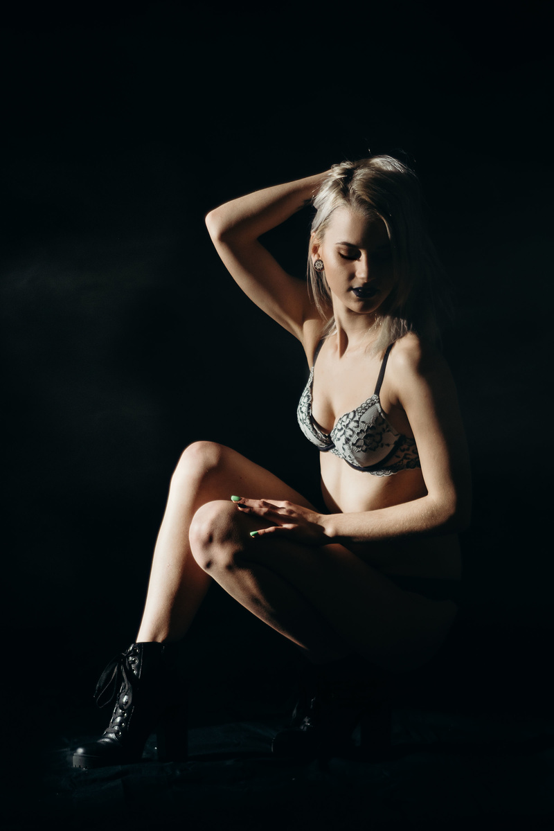 Female model photo shoot of SamMink by thekatspyjamas