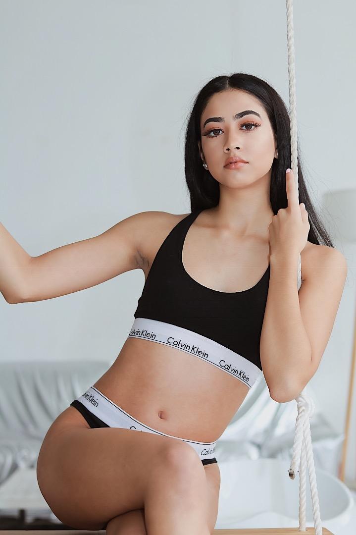 Female model photo shoot of ivianetteb