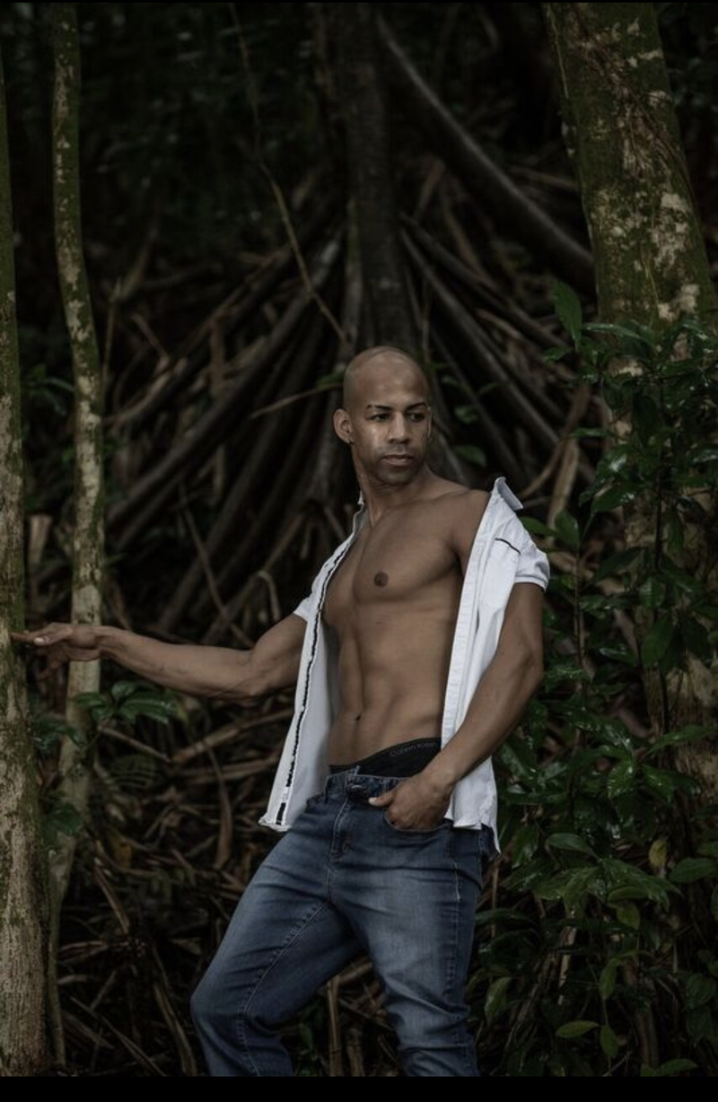 Male model photo shoot of MasterTony28 in Oahu