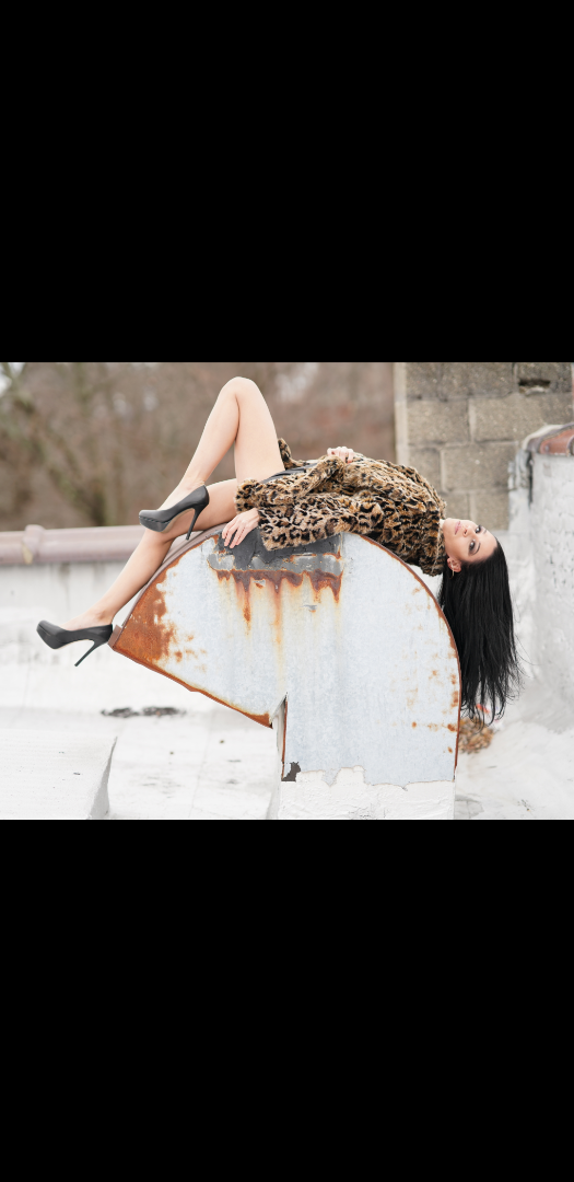 Female model photo shoot of Adrianna Jeter