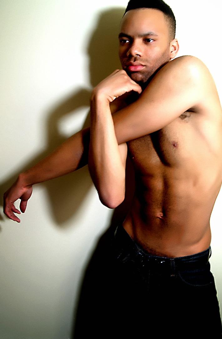 Male model photo shoot of Tyrone Johnson